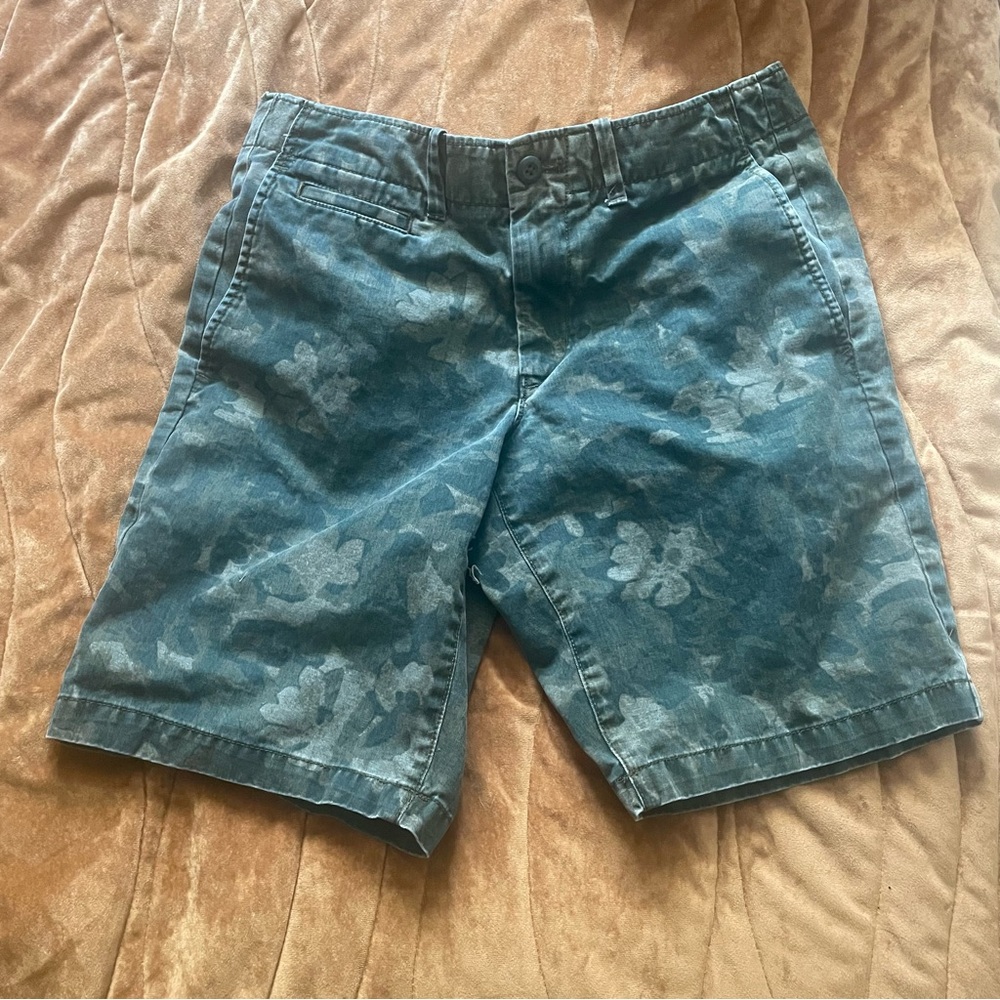 Gap cargo shorts. The lived In shorts.